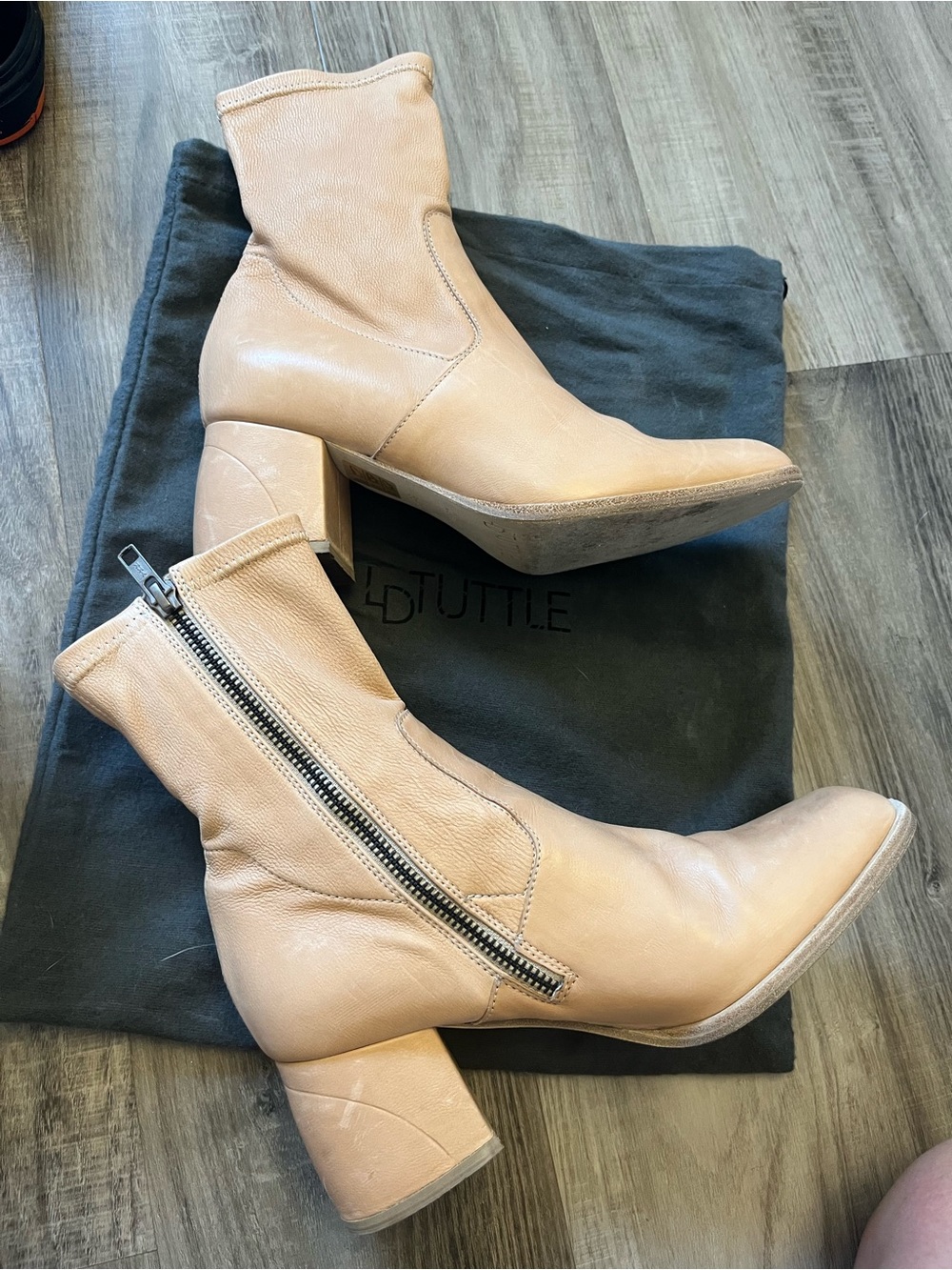 LD Tuttle woman’s leather heeled boots size 6.5 - Picture 3 of 5